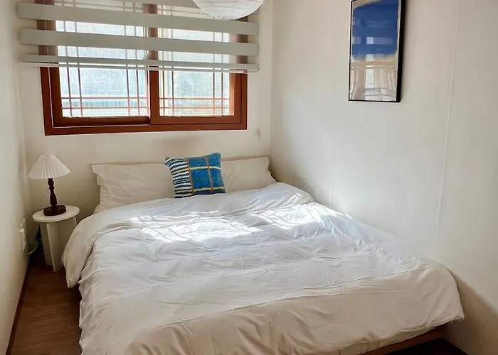 Premium Penthouse - Dazzling Sunshine, Artistic Interior