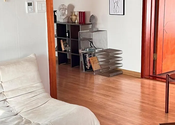 Premium Penthouse - Dazzling Sunshine, Artistic Interior