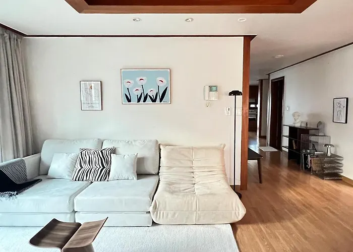 Premium Penthouse - Dazzling Sunshine, Artistic Interior *