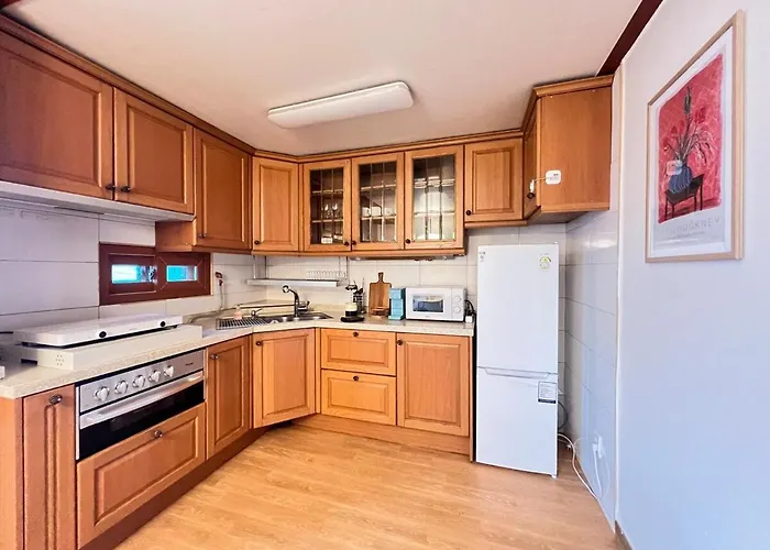 Premium Penthouse - Dazzling Sunshine, Artistic Interior