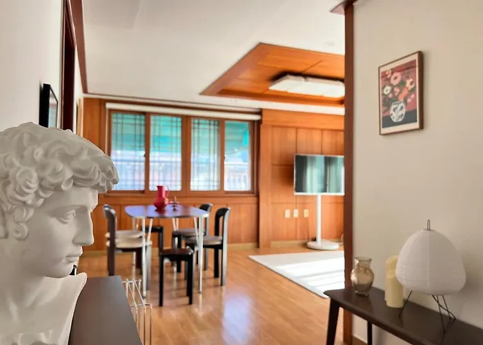 Premium Penthouse - Dazzling Sunshine, Artistic Interior *
