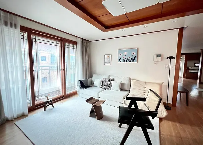 Premium Penthouse - Dazzling Sunshine, Artistic Interior